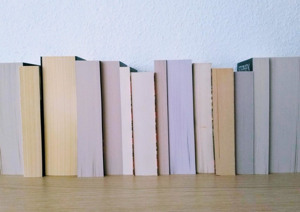 {Book Talk} Unpopular Opinion: Bücher, die mir nicht gefallen haben Bücher_Frontansicht